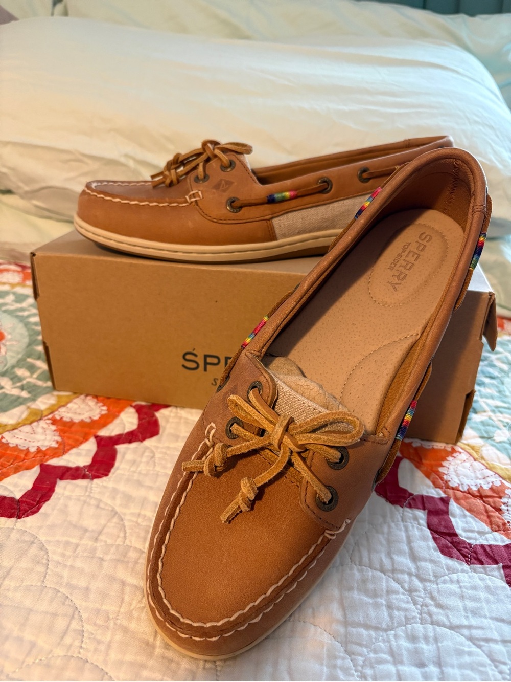 Sperry Leather Shoes with Rainbow Trim Size 9.5
